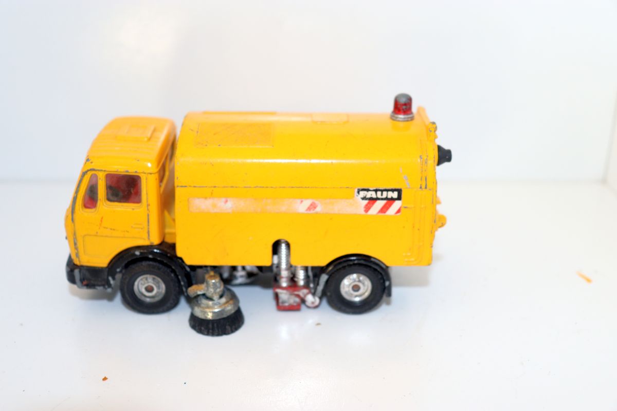 Corgi SW21533, Faun AK435, Road Sweeper, gelb 