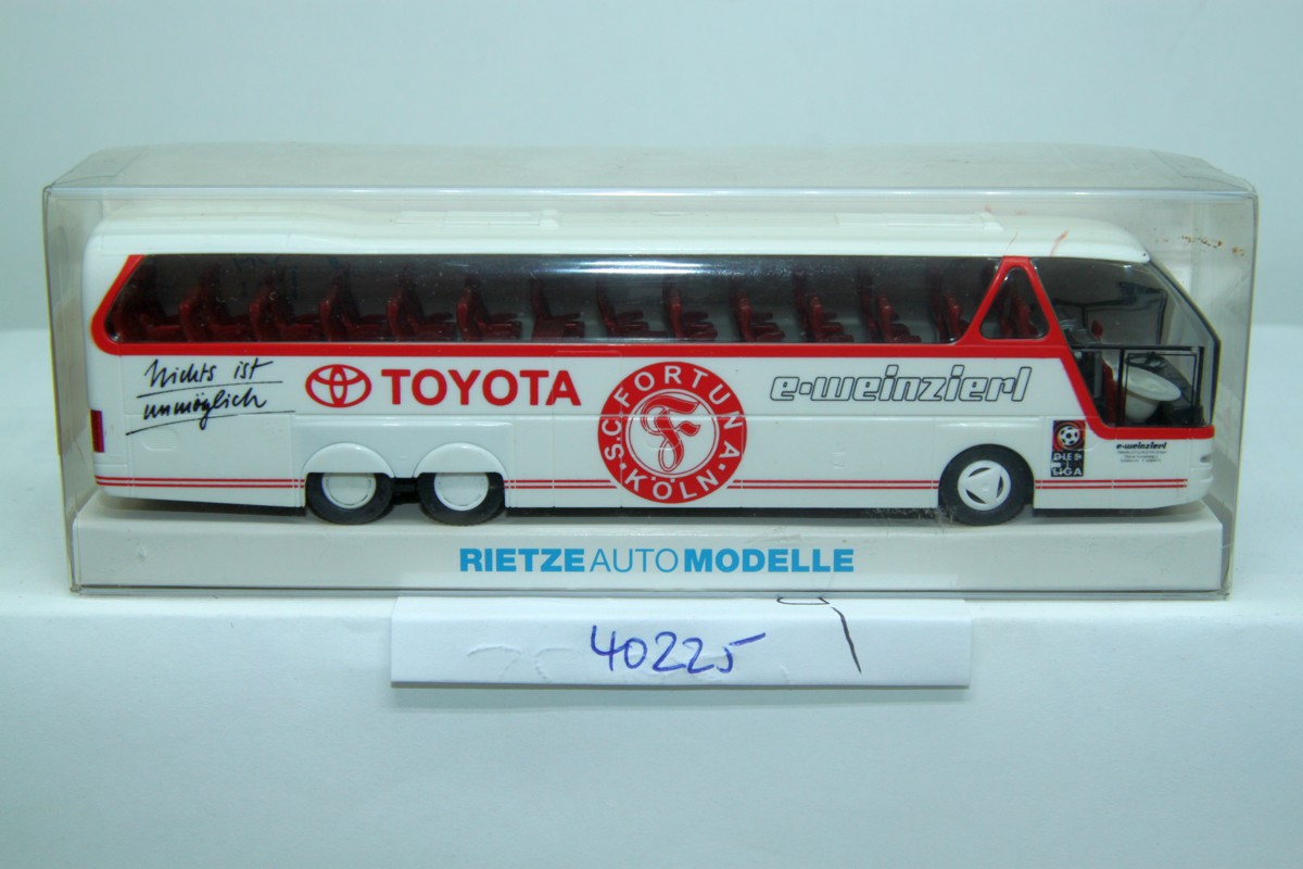 Rietze 40225, S.C. Fortuna Köln Mannschaftsbus Neoplan Starliner N 516/3