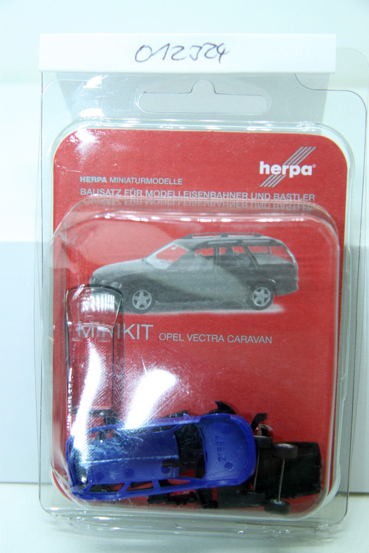 Herpa 012324, MiniKit: Opel Vectra Caravan, lilac blue for H0 gauge,