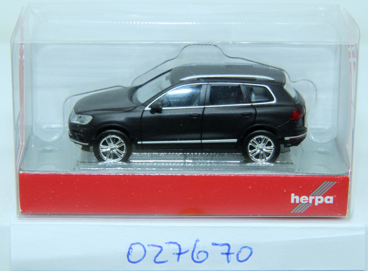 Herpa 027670, VW Touareg, matt black with chrome-plated rims, for H0 gauge, with original box