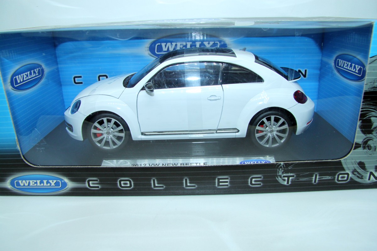 Welly 18042. VW Beetle 2012 white, scale 1:18, with original box
