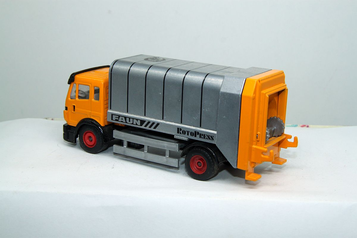 Siku SW19769, FAUN ROTOPRESS refuse collection vehicle on MB SK facelift, orange/silver, used, with signs of wear,