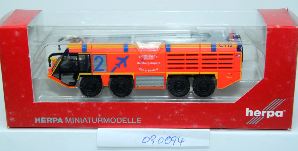 Herpa 090094, Blaulichtmodell Ziegler Z8 Flugfeldlöschfahrzeug „Flughafen Hamburg“ 