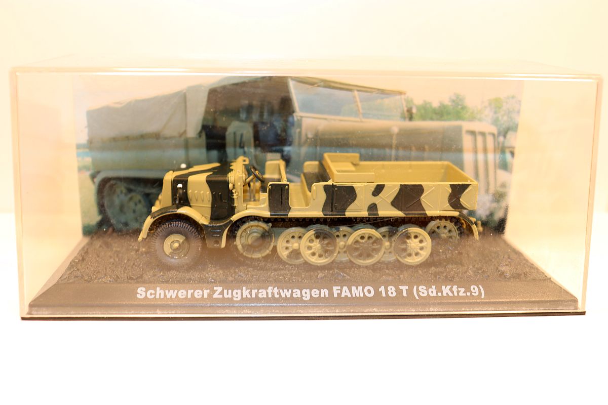 Model military vehicle, heavy tractor unit FAMO 18 T (Sd.Kfz.9), with original packaging