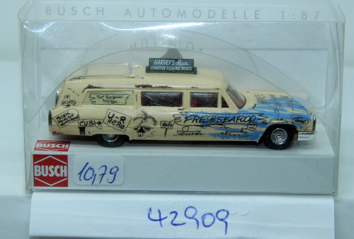 Busch 42909, Cadillac Station Wagon "Harvey's Charter Fishing Boats", for H0 gauge
