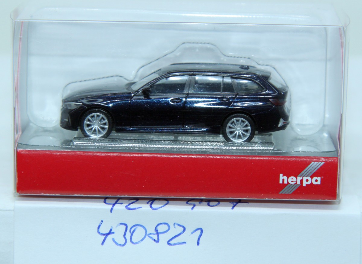 Herpa 430821, BMW 3ER TOURING, TANSANITBLAU METALLIC, für Spur H0, mit Originalverpackung
