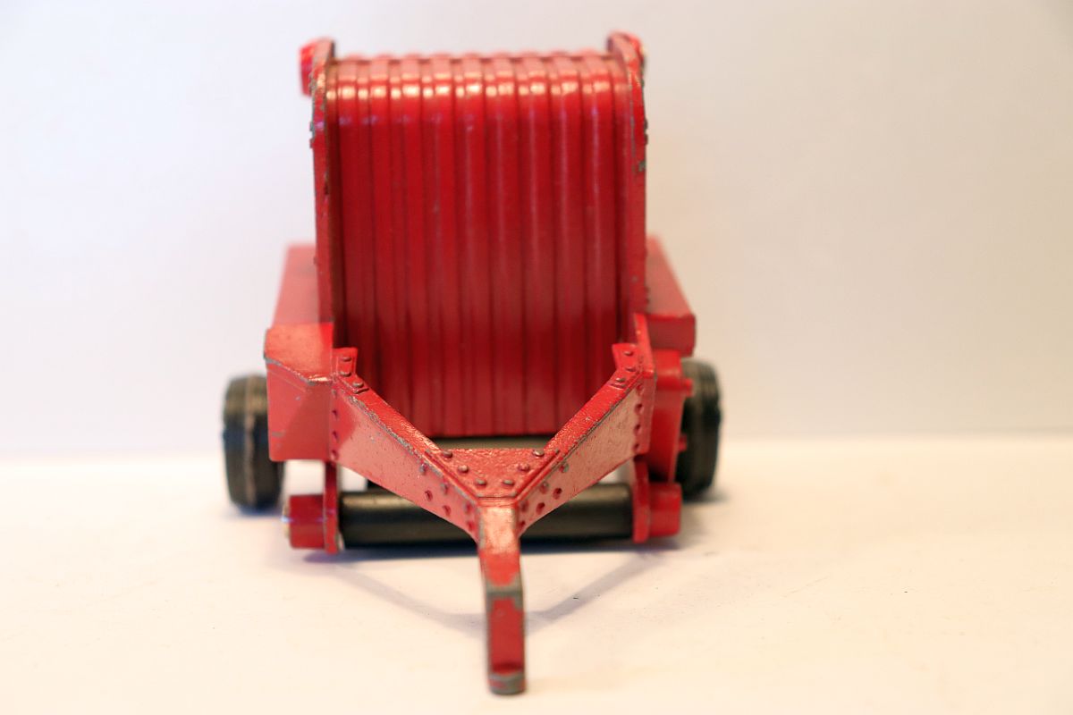 Ertl SW19892, Round Baler "International 2400", red, used, with signs of wear