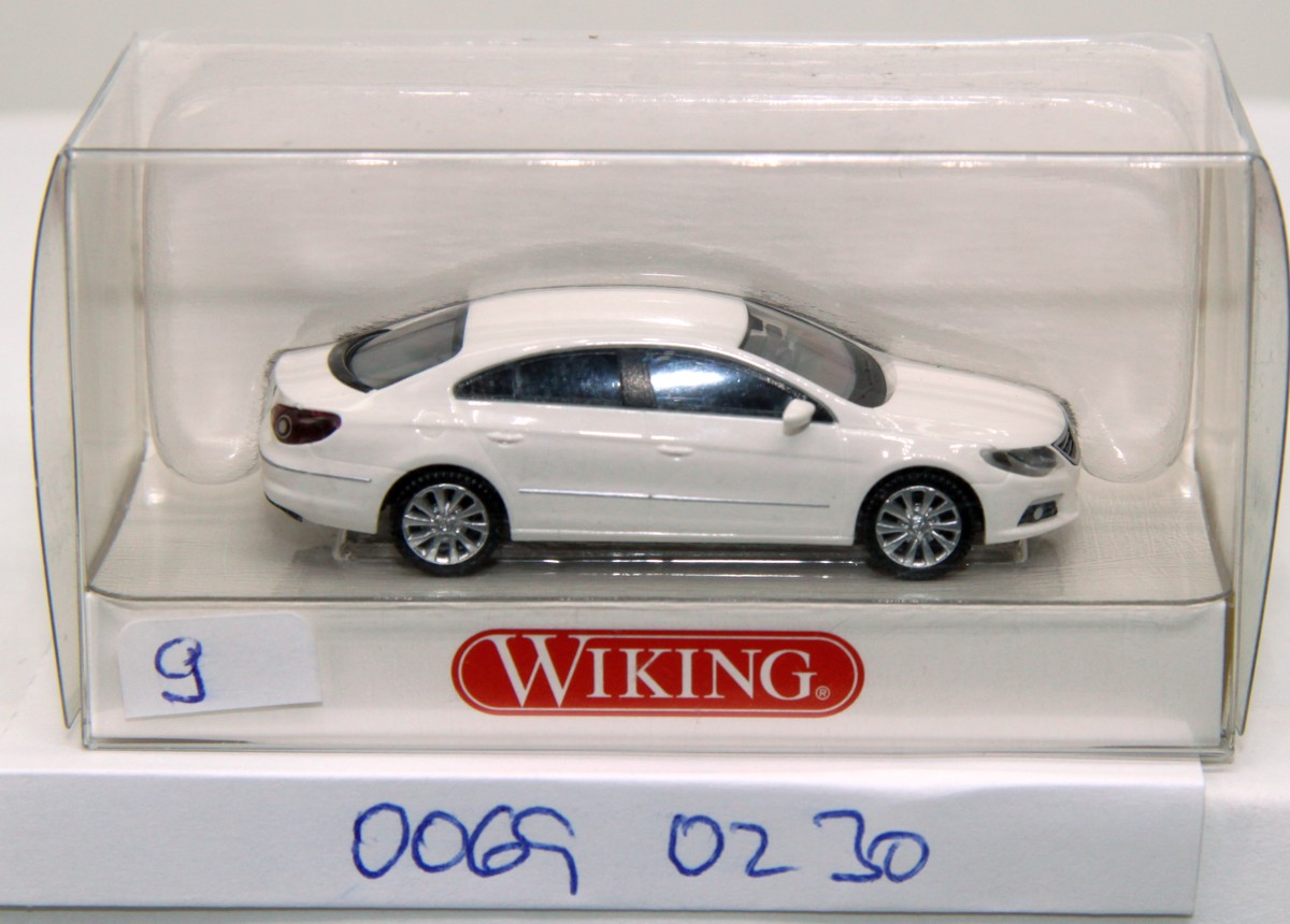 Wiking 00690230, VW Passat Coupe' candyweiß 