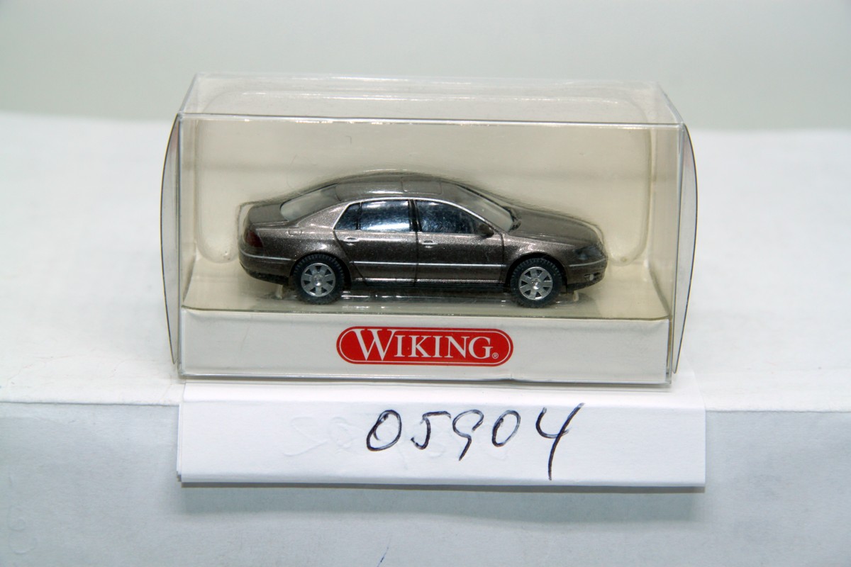 Wiking 05904, VW Phaeton, grey-brown metallic, for H0 gauge
