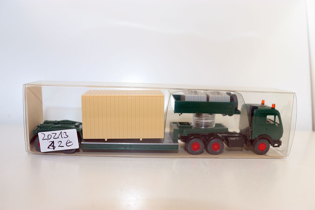 Wiking 29504, SW20213, Mercedes Benz heavy goods train with load, green/beige, for H0 gauge,