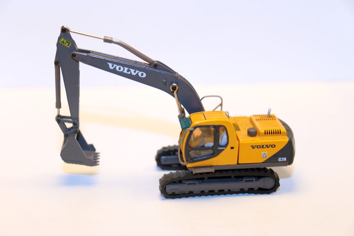 Unknown SW21345, Volvo EC2210 backhoe loader, yellow/gray, scale 1:87,
