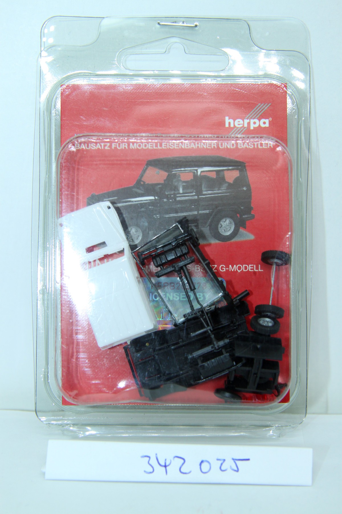 Herpa 342025, Minikits, Mercedes Benz G-model, long white, for H0 gauge, with original box.