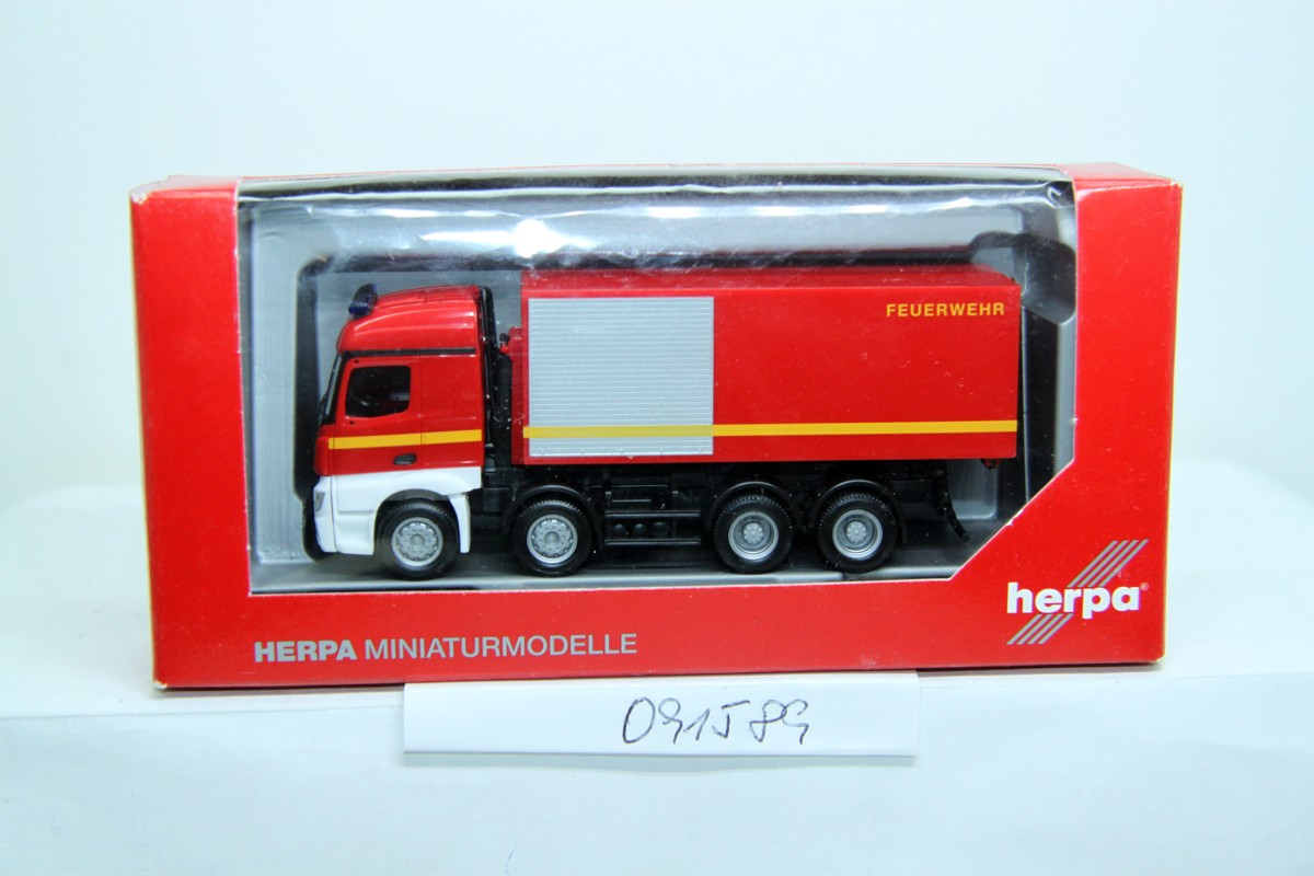 HERPA 091589 1:87 Mercedes-Benz Actros Streamspace 4-axle roll-off container truck "Fire brigade".