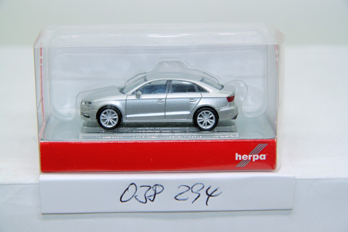Herpa 038294, Audi A3 Limousine, ice silver, Epoche VI