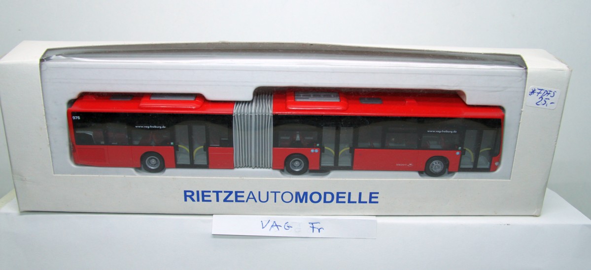 Rietze, Stadtbus/Gelenkbus, VAG Freiburg, rot, Linie 976