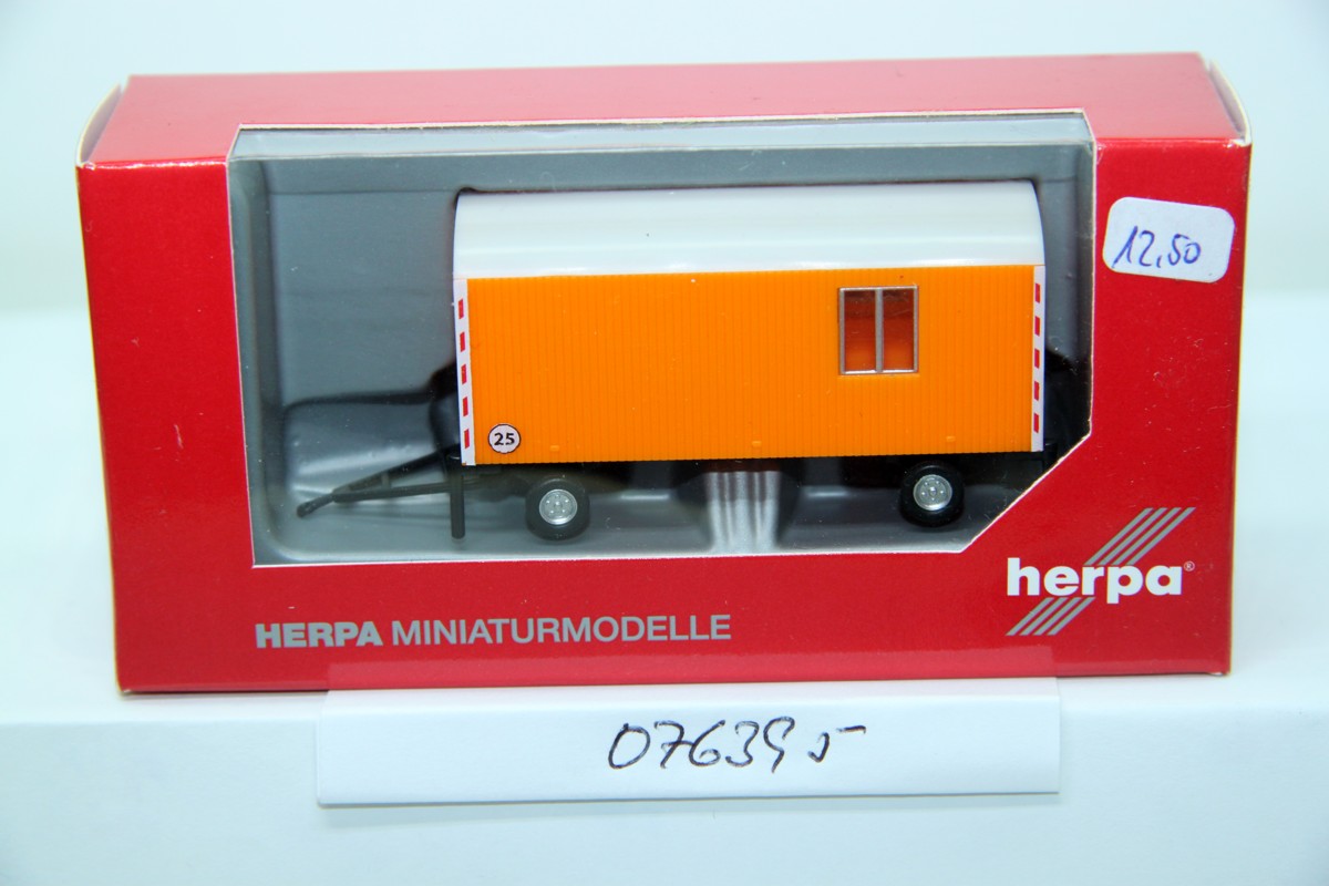 Herpa 076395, Zweiachsiger Bauwagen, kommunal, orange