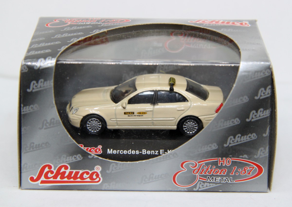 Schuco 21901, H0-Edition aus Metall, Mercedes-Benz, E-Klasse, Taxi, rot/weiß, für Spur H0, mit OVP