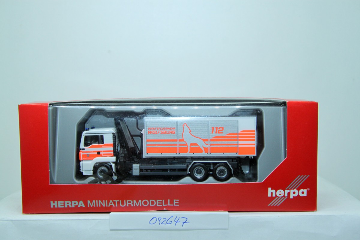 Herpa 092647, MAN TGS L, Euro 5, Wechsellader-LKW mit Kran, "Feuerwehr Wolfsburg"