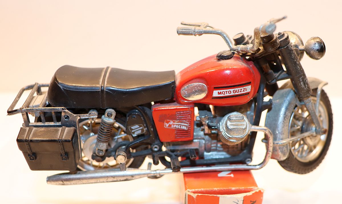 Polistil moto guzzi V7 Spezial, Motorrad Modell