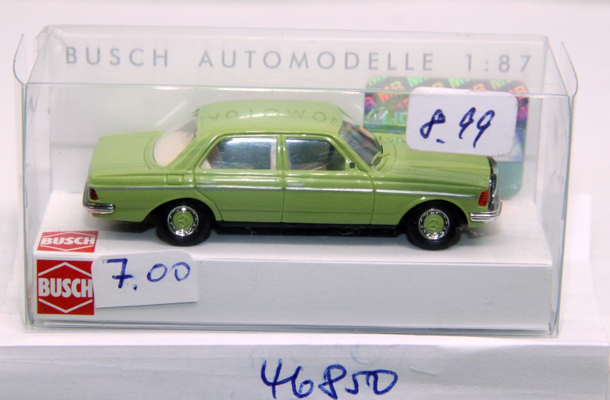 Busch 46850, Mercedes Benz W 123 Limousine in Standardausführung