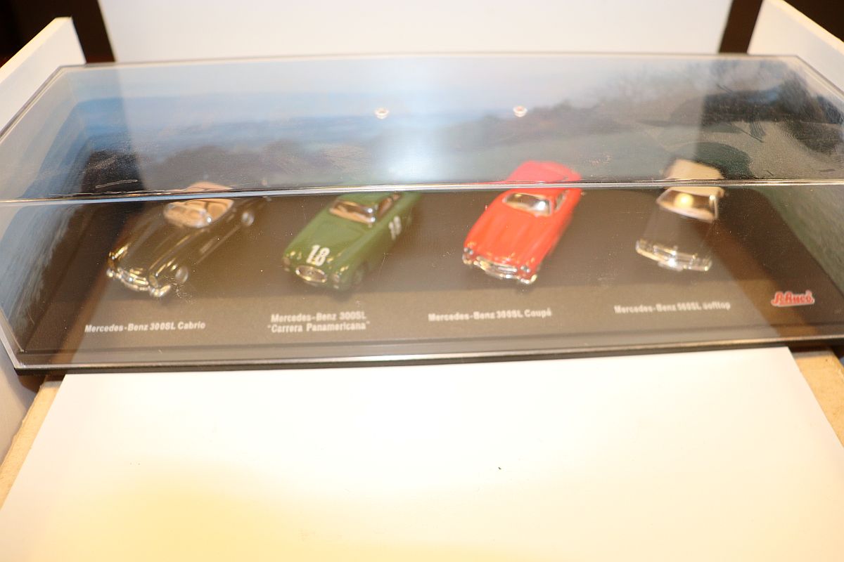 Schuco 35871 Sammlerbox mit Modellauto 4er Mercedes Set Citrine 300SL & 560SL 1:72