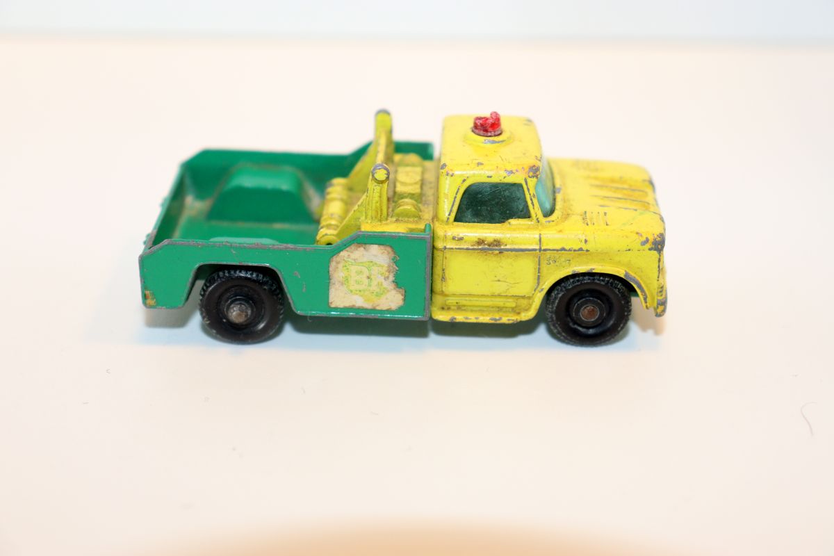 Matchbox SW21811, Matchbox Series No. 13, Dodge Wreck Truck BP, green/yellow, Product of England in the 1960s, used,