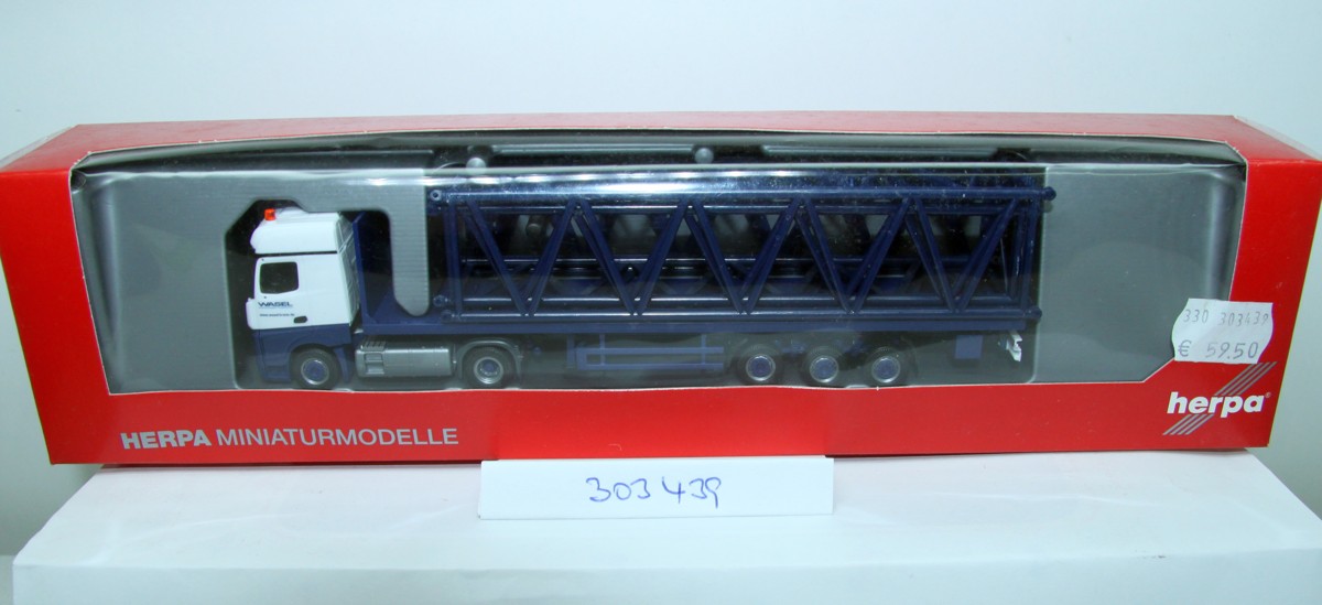 Herpa 303439, MB Actros Bigspace stakes semitrailer with lattice mast parts f.Liebherr LR 1600/2 Wasel cranes,