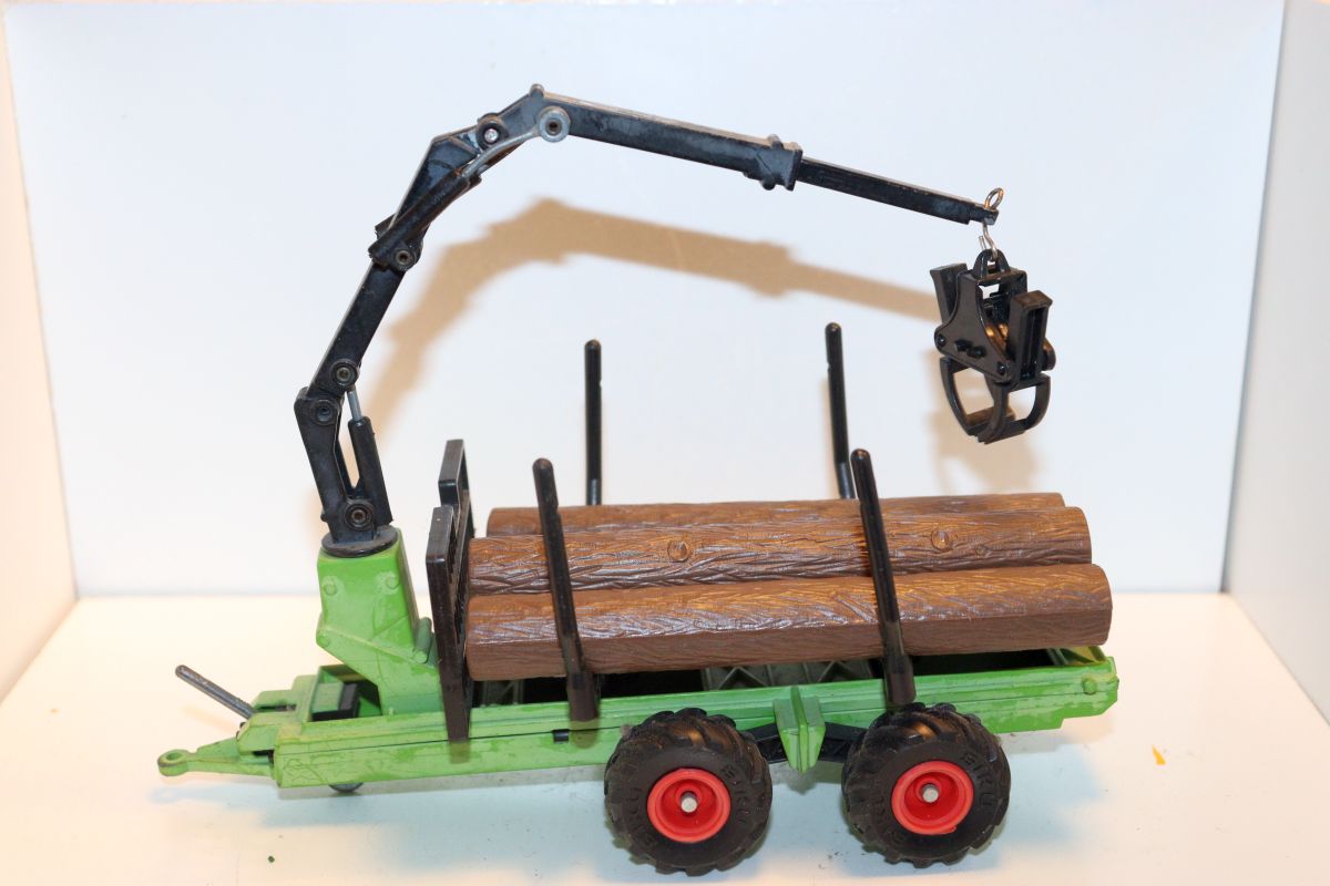 Siku SW21559, Siku forestry trailer with grab and plastic wood, green, scale 1:32, used, 