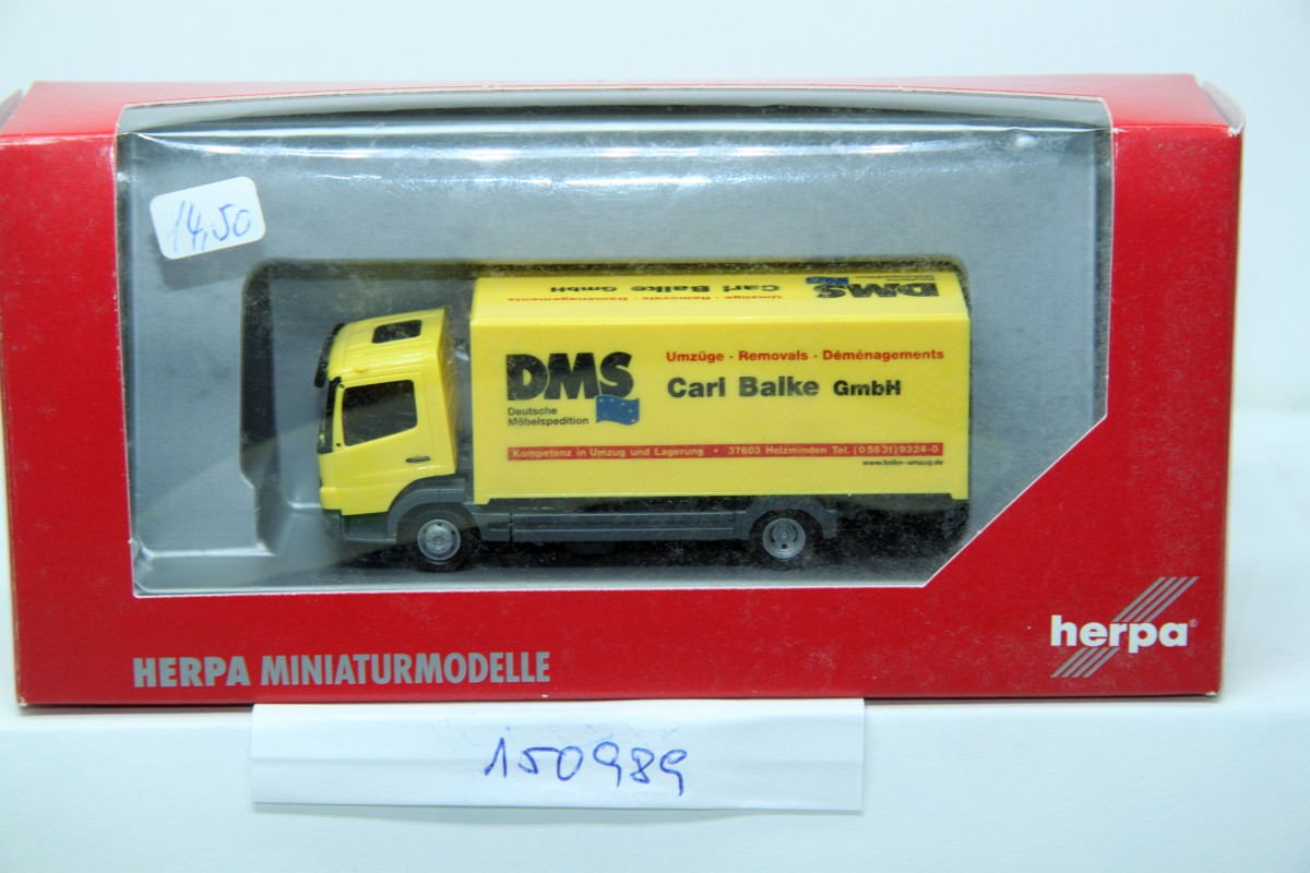 Herpa 150989, MB Atego 04 Kofferwagen „DMS Carl Balke Holzminden“