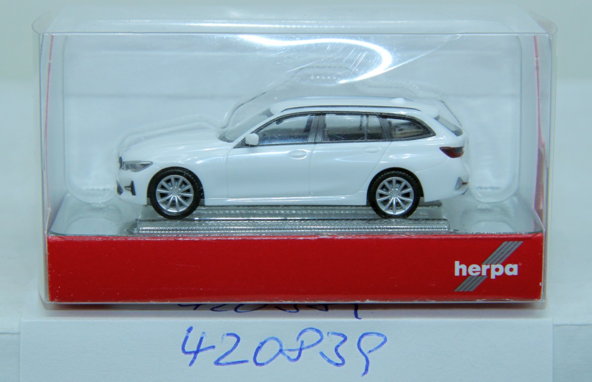 Herpa 420839, BMW 3ER TOURING, ALPINWEISS, für Spur H0, mit Originalverpackung