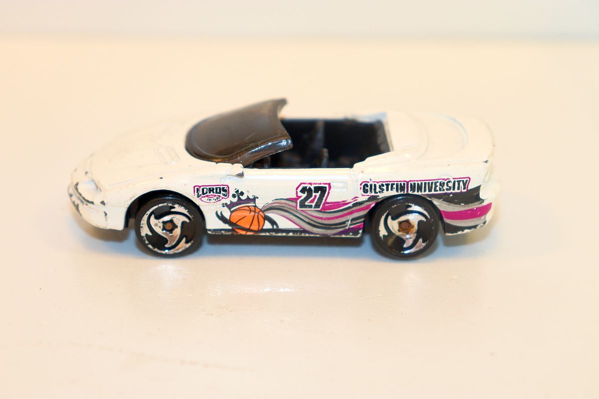 Mattel SW20611, Mattel Hot Wheels, Chevy Camaro Convertible, "Gilstein University", weiß, 