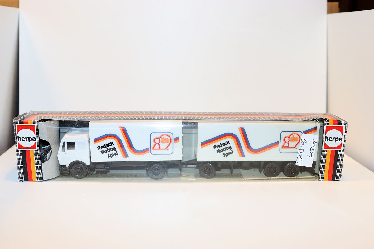 Herpa SW20251, Truck MB “Leisure, Hobby, Game”, for H0 gauge, 
