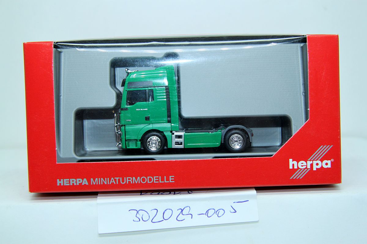 Herpa 302029-005,MAN TGX 18.440 XXL Solo tractor green , for H0 gauge, 