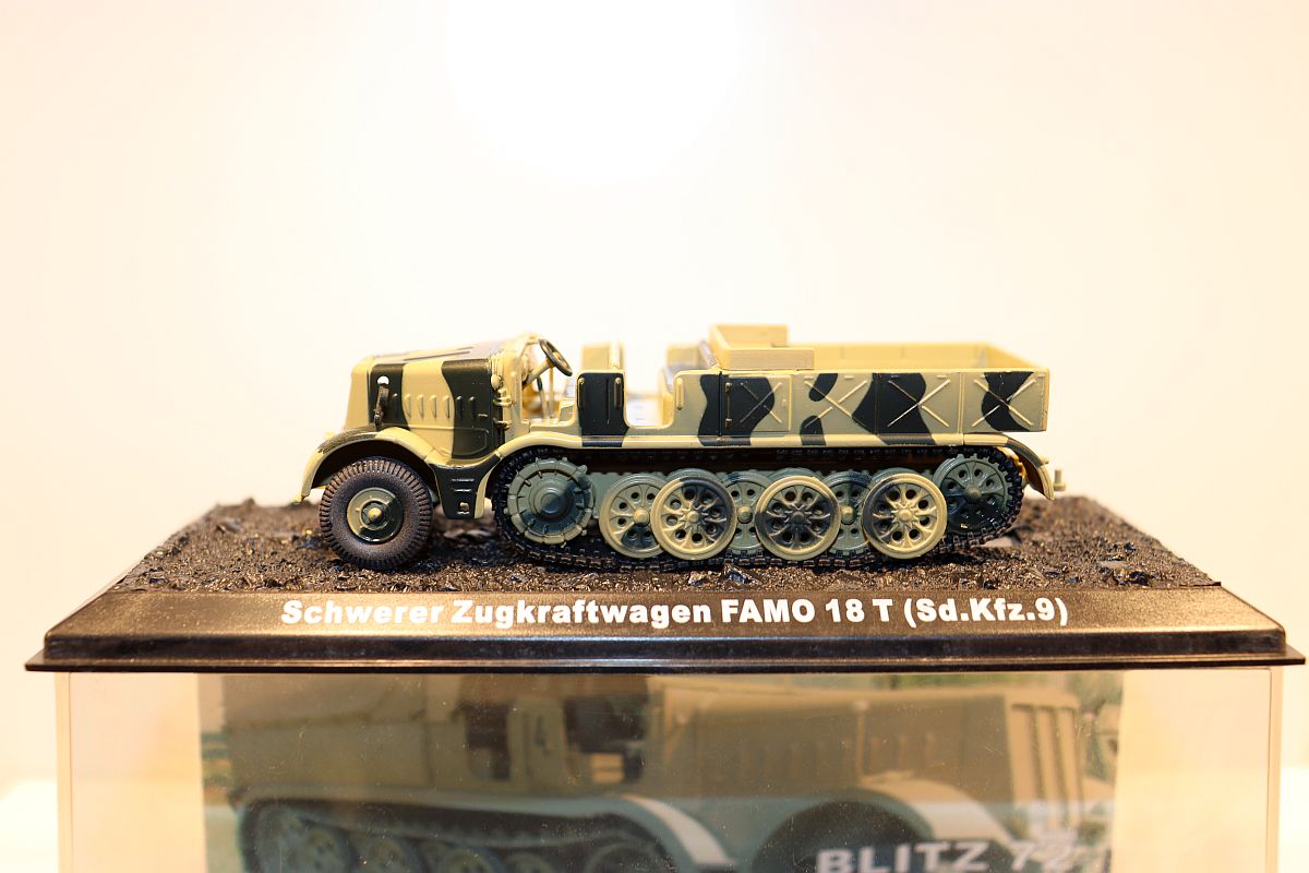 Model military vehicle, heavy tractor unit FAMO 18 T (Sd.Kfz.9), with original packaging