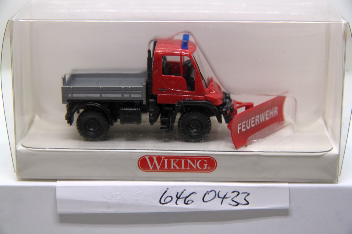 Wiking 6460433, MB Mercedes Unimog U400 Feuerwehr Schneepflug 