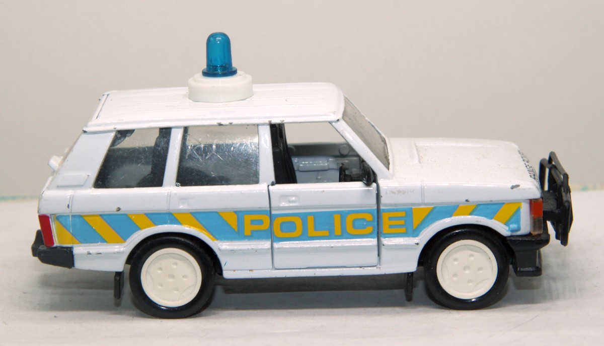Matchbox Super Kings, Range Rover, mit Aufschrift "POLICE", weiß, Maßstab 1:55, bespielt mit sichtbaren Gebrauchsspuren, siehe Bilder, ohne Originalverpackung
