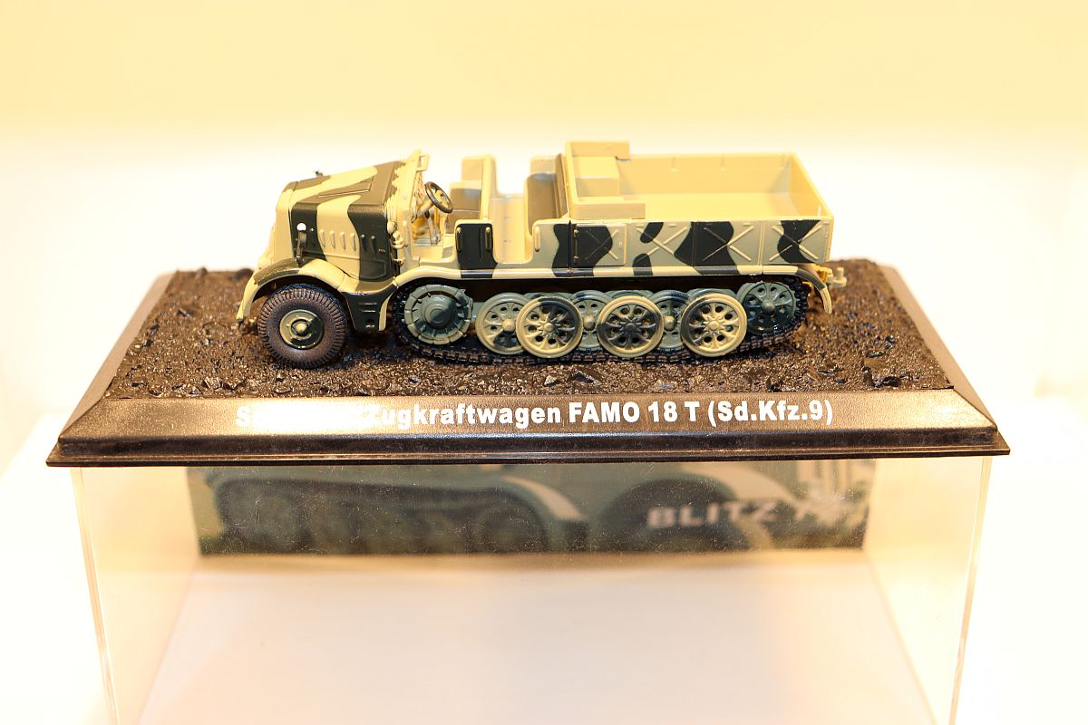 Model military vehicle, heavy tractor unit FAMO 18 T (Sd.Kfz.9), with original packaging