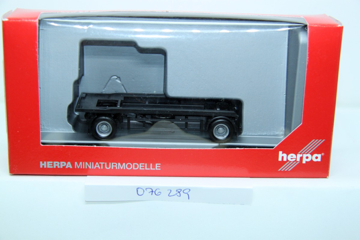 Herpa 012201, Herpa MiniKit: BMW 5 Series E 34, dark blue, for H0 gauge, 