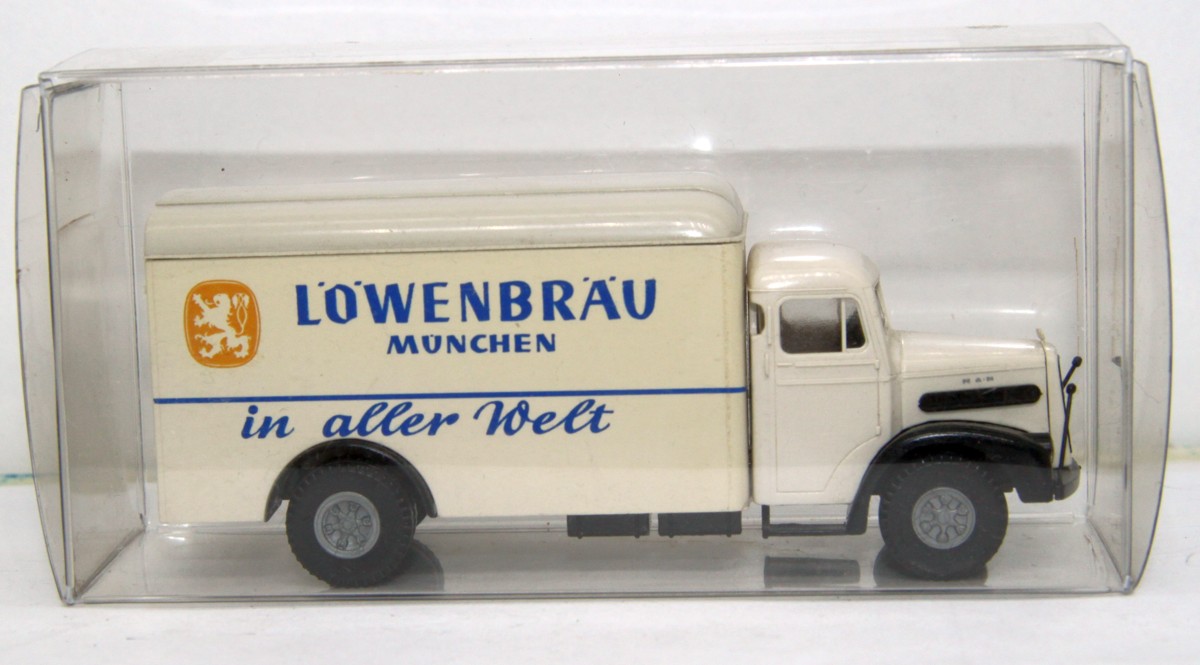 Brekina 7210, MAN Zugmaschine mit Aufschrift "Löwenbräu München in aller Welt" für Spur H0, in Ersatzverpackung