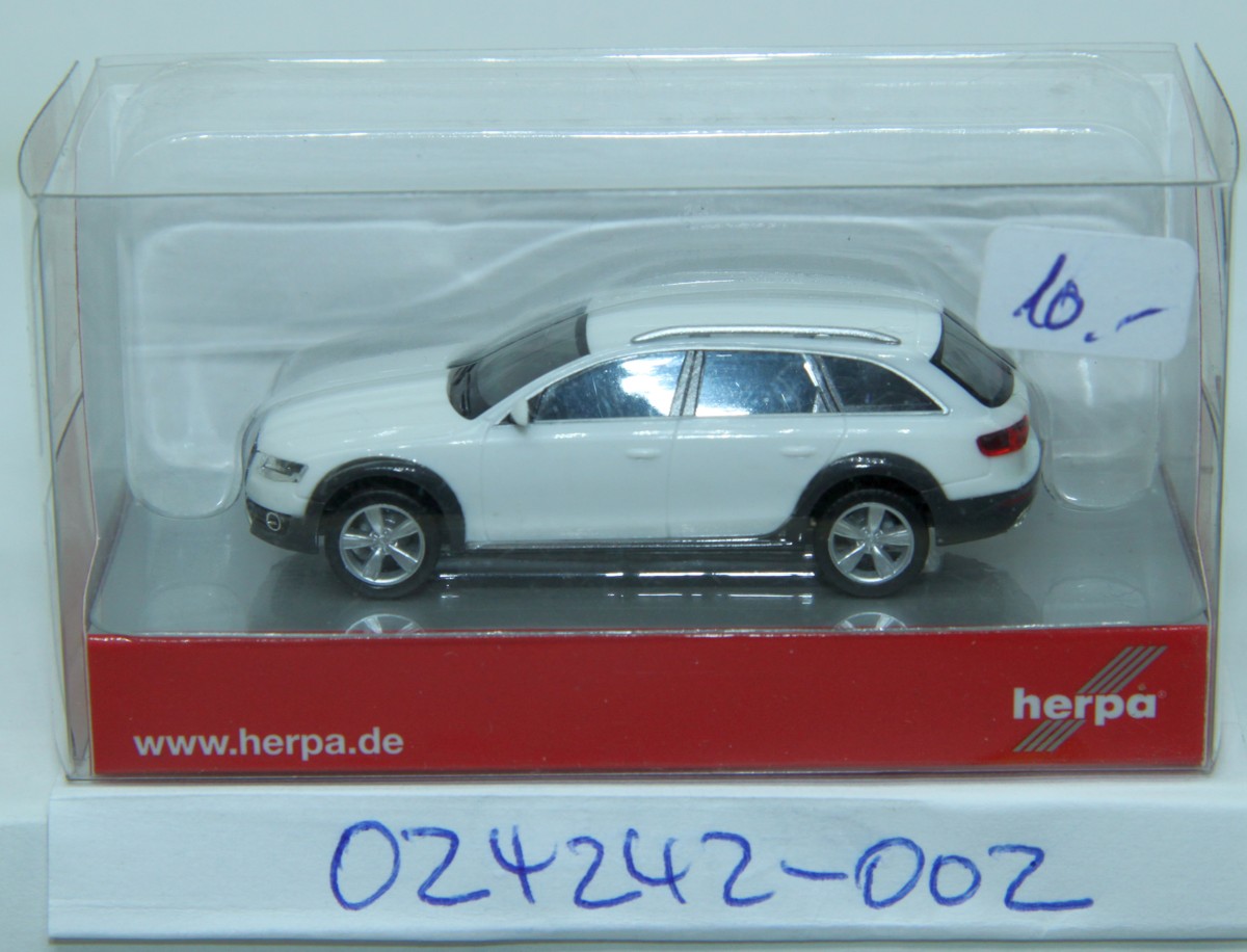 Herpa 024242-002, Audi A4 Avant, all-wheel drive, (R), white, for H0 gauge, with original box