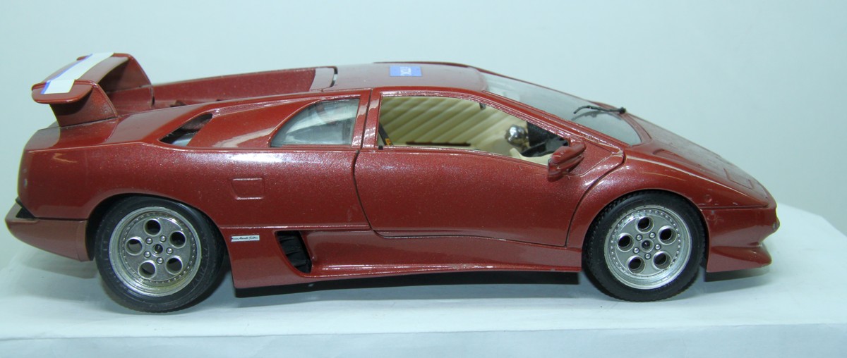 Burago, Lamborghini Diablo (1990), rot,  Maßstab 1:18, bespielt mit  Gebrauchsspuren , siehe Bilder, ohne Originalverpackung 