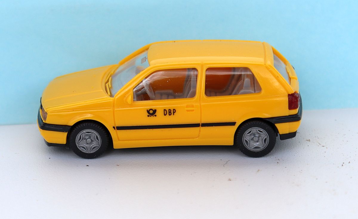 Wiking 04901, postal service VW Golf, yellow, for H0 scale, 