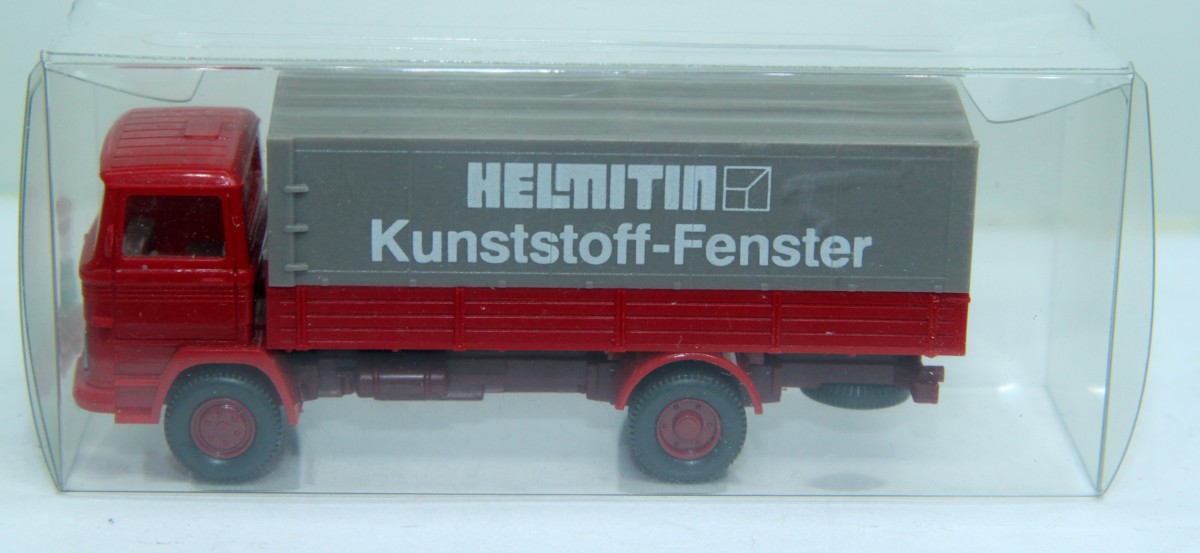 Wiking 1317, Mercedes Pritschen LKW, mit Aufschrift "Helmitin Kunststoff-Fenster", rot/grau, für Spur H0, mit Ersatzverpackung