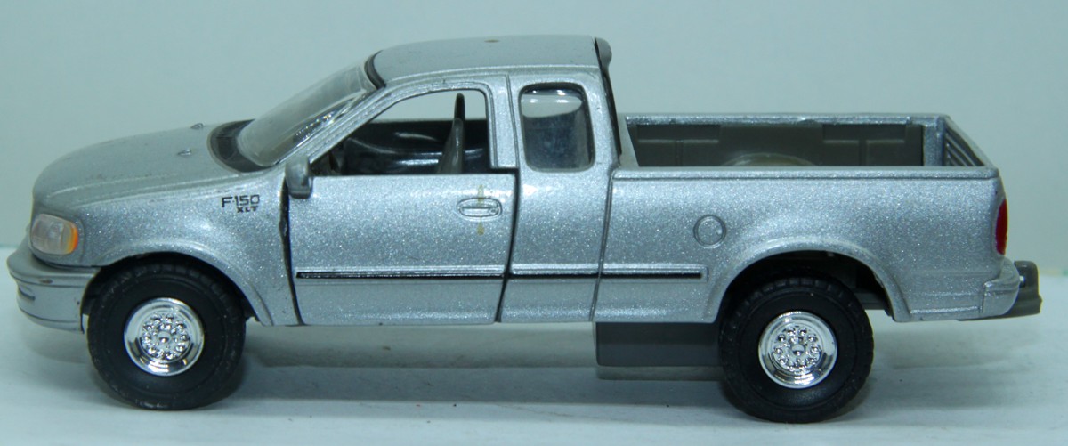 Ford F 150, Pickup , silber, Maßstab 1:55, bespielt mit  Gebrauchsspuren , siehe Bilder, ohne Originalverpackung 