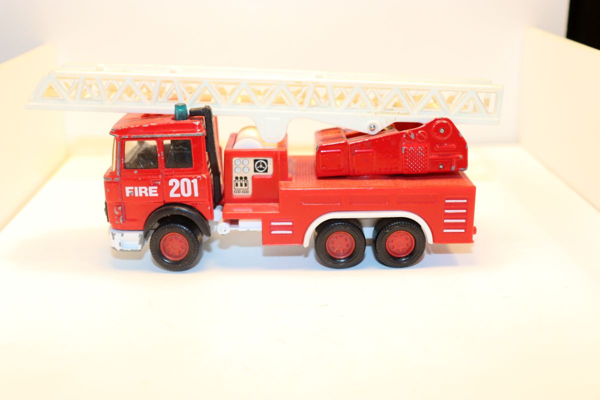 Matchbox Super King SW21321, K-131-2, Magirus Deutz Fire Truck 1986, red, scale 1:43,