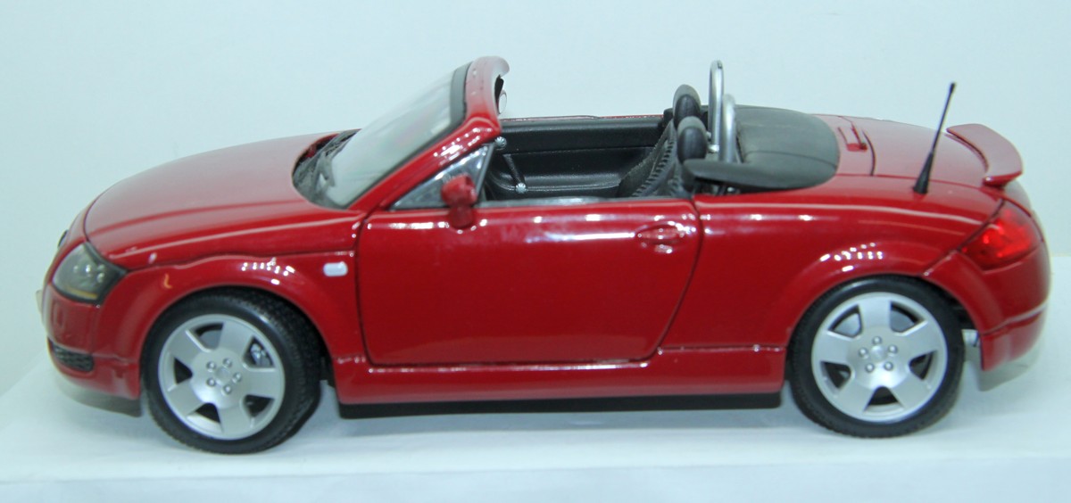 Modellauto Maisto, Audi TT Roadster, Maßstab 1:18, rot, bespielt mit Gebrauchsspuren siehe Bilder, ohne Originalverpackung 