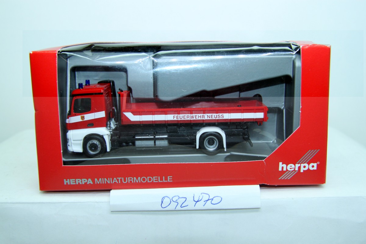 Herpa 092470 Mercedes-Benz Antos interchangeable loader truck "Neuss fire brigade", 
