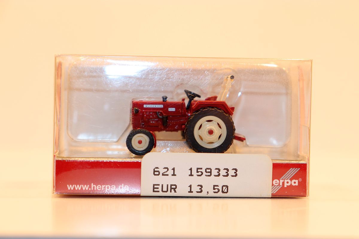 Herpa 15933, Mc Cormick Traktor D326 mit Überrollbügel, rot, , für Spur ...